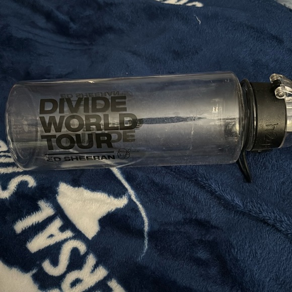 Ed Sheeran 2018 Divide Tour Reusable clear water bottle 28 fluid ounces BPA free - Picture 1 of 5